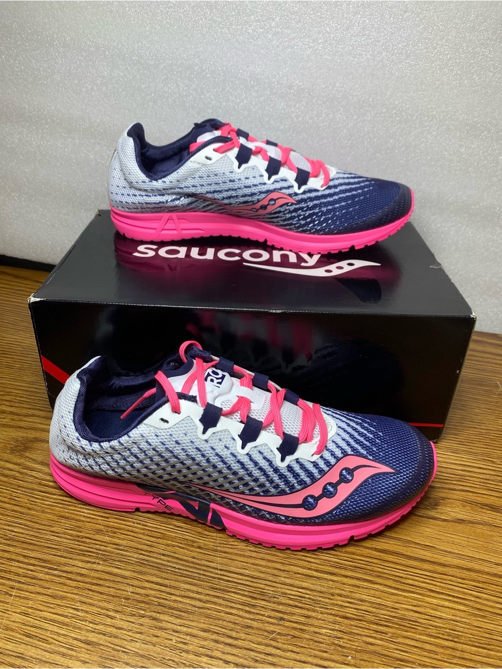 Saucony Racing Type A9 Road Running Shoe White Pink Vizipink Womens Size 8.5 New